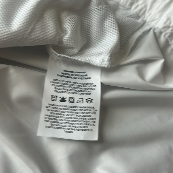 Nike women’s windbreaker jacket - Picture 7 of 9